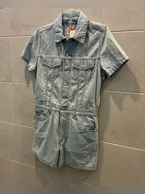 Levi’s Light Wash Short Sleeve Denim Romper NWT Medium